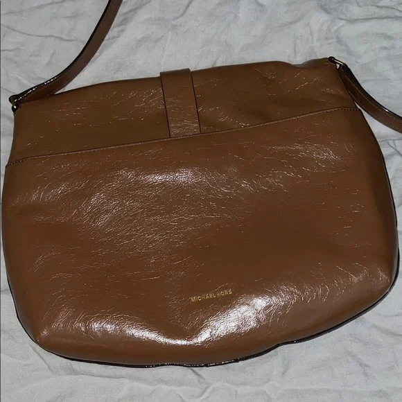 Michael Kors Darrington Large Crackle Brown Leather Crossbody - Picture 2 of 16